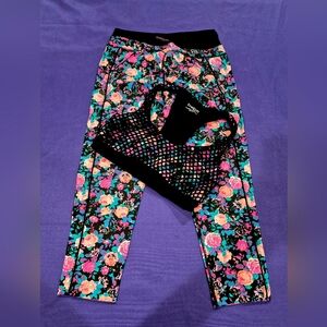 Bebe Sport 2-PC Black&Floral Print Bra Top(NWOT)+Capri Leggings(NWT)-XS/Petites.